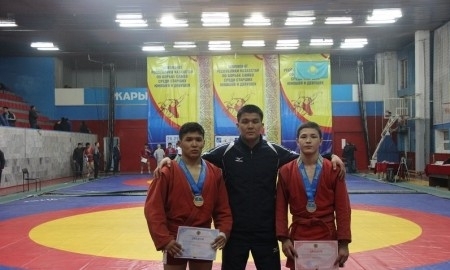 
Золотую и серебряную медали завоевали самбисты из Актау на чемпионате Казахстана