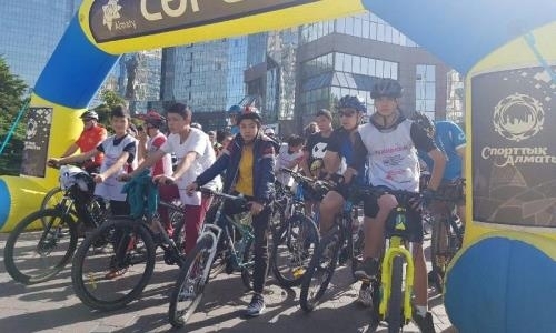 
600 человек приняли участие в велопробеге в Алматы