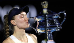 Палка стреляет чаще раза в год! Елена Рыбакина в драматичном матче сломила Арину Собаленко и взяла второй «Большой шлем»