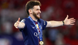УЕФА признал Кварацхелию лучшим игроком сезона Лиги Чемпионов