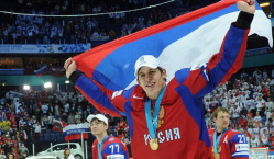 Чемпион мира по хоккею из России распродал награды из-за долгов