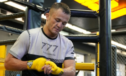 Бекзат Алмахан объяснил снятие с первого боя после UFC