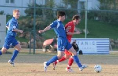 Нурбол Жумаскалиев как всегда неуступчив в центре поля