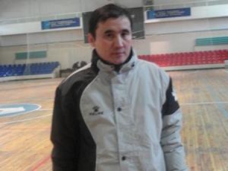 Главный тренер молодежной сборной Казахстана Амиржан Муканов.