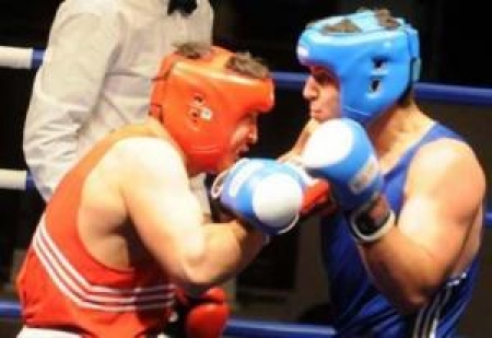 Руслан Мырсатаев (слева) завоевал путевку на Игры в супертяжелом весе