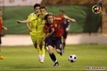 Вадим Боровский (№7) не успевает за Диего Капелем