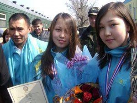 Напинали «золото» и «серебро»