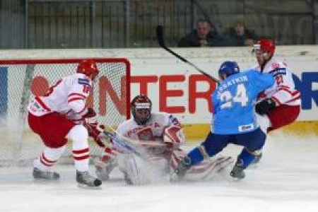 В матче с Польшей наши хоккеисты добились победы в овертайме 4:3