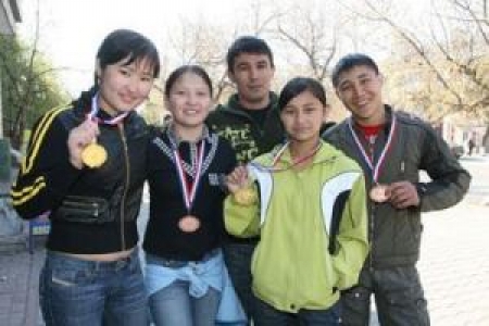 С ковра - на пьедестал