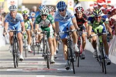 Сел на колесо