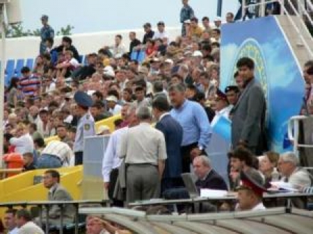 Арно Пайперс беседут с Григорием ЛОрия и Нурланом Нигматуллиным