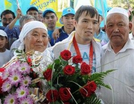 Нурбахыт Тенизбаев с родителями