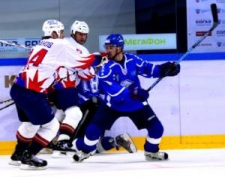 Нападающий Барыса Максим Спиридонов