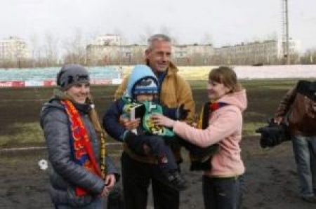 Арно Пайперс фоткается с болельщиками Костаная