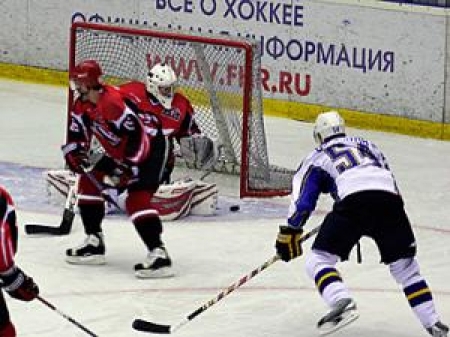 Второй поединок с хоккеистами из Екатеринбурга прошел не столь успешно для хозяев как первый