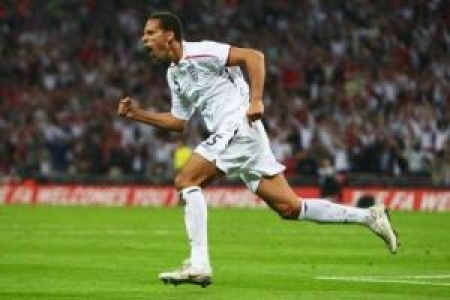 Только что Рио Фердинанд открыл счет в матче