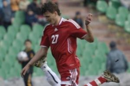 Форвард «Актобе» Сергей Струков в этой атаке не смог поразить ворота «Тобыла»