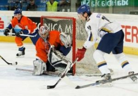 Соларев атакует ворота голландцев