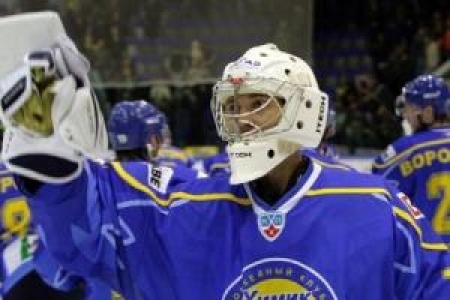 Огурешников отражал сразу по несколько ударов Ягра