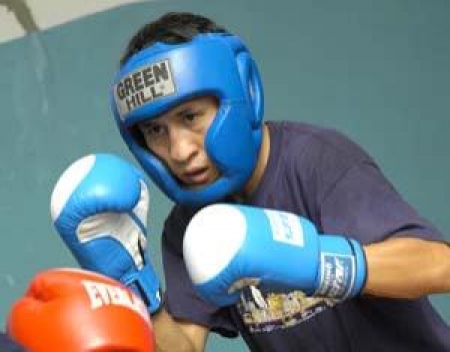 Марат Мазимбаев один из наших боксеров профессиналов