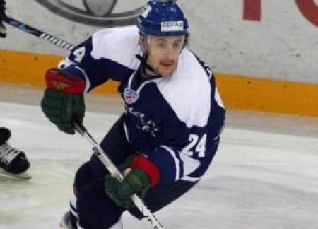 Сергей Зиновьев отправил первую шайбу в ворота астанчан