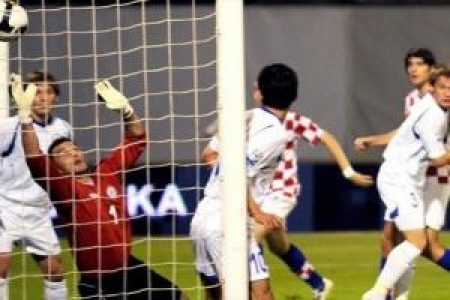 Давид Лория (второй слева) долго раздумывал над предложением нальчикского «Спартака»