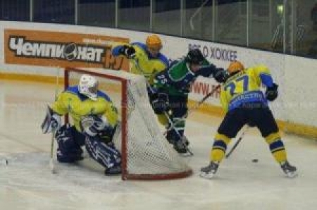 Первый матч «Сарыарка» «Югра» карагандинские хоккеисты даже не подозревают что завтра у них будет новый тренер