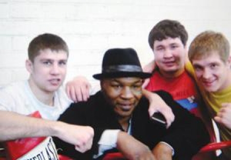 Неувядающий Тайсон с казахстанскими боксерами