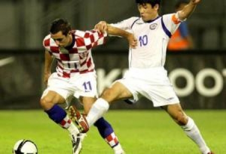 Нурбол Жумаскалиев против Дарио Срна