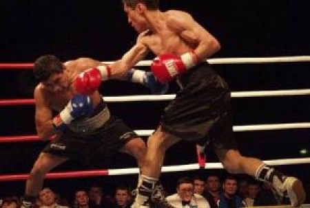 Мазимбаев на ринге непобедим