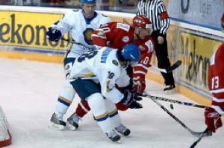 Казахстанские хоккеисты завоевать путевку не смогли