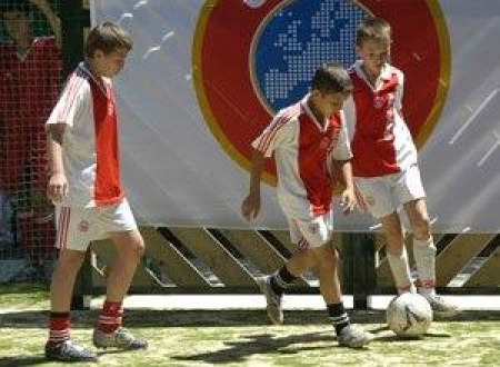 Будущее нашего футбола в руках детей