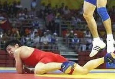 Казахстанские борцы победили своих соперников в четырех матчах