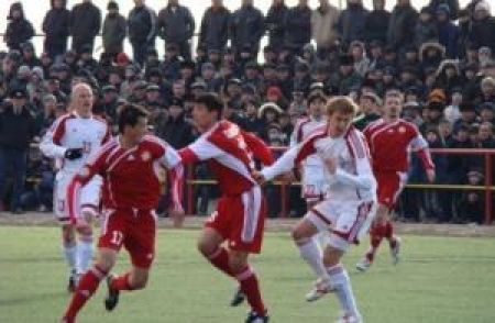 В первом туре чемпион выиграл в Кызылорде