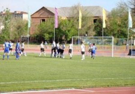 Через мнгновение мяч окажется в воротах гостей