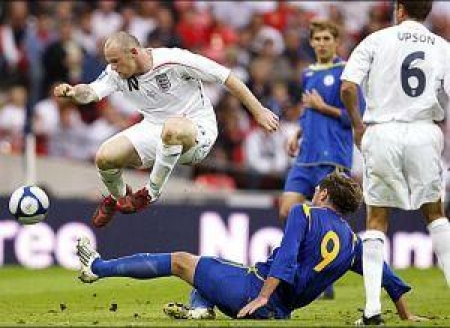 Руни в борьбе с казахстанцами