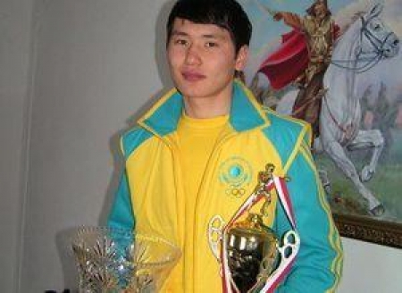 Бахтияр Артаев с почетными наградами