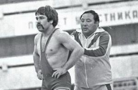 Кабден Байдосов умел настроить своих подопечных на схватку