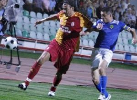 Нурбол Жумаскалиев (справа) огорчил «Галатасарай»