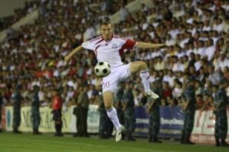 Евгений Аверченко все время активно нагнетал обстановку у ворот Ларуссона