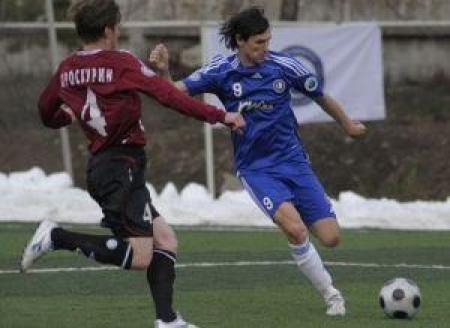 Егор Титов (справа) забил победный мяч в поединке с «Востоком»