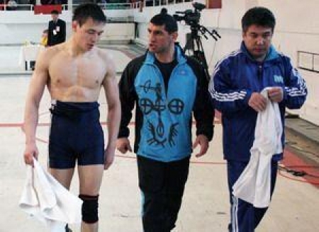 2006 год. Алматы. Чемпионат Азии. Слева направо: Бейбут Нугуманов, Мкхитар Манукян и Серик Байжанов