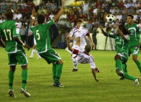 Хайруллин наносит удар по воротам Давидовича