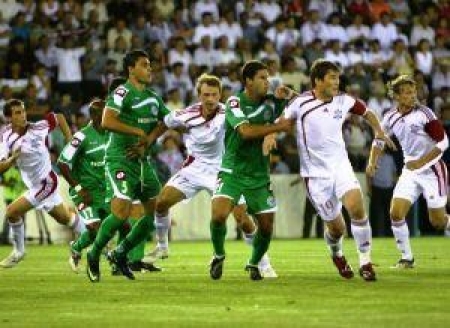 В первой игре никто отличиться не смог