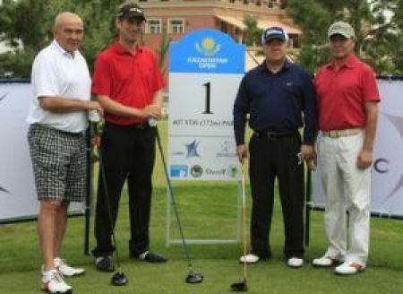 Призеры Kazakhstan Open Pro-Am (слева направо) Нурлан Макулбеков, Эндрю Баттерфилд, Ахметжан Есимов и Нартай Дутбаев.