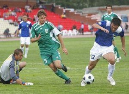 Форвард «Тобола» Владимир Байрамов (справа) лидирует в споре бомбардиров чемпионата Казахстана