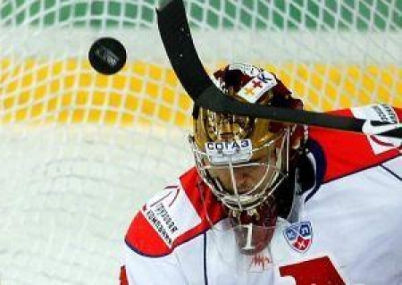 Гайдученко пропустил три шайбы