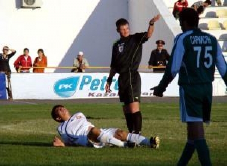 Гаузер прерывает игру