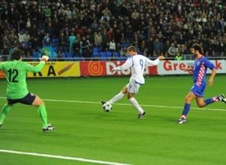 Сергей Хижниченко забивает ответный гол