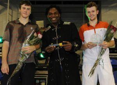 Финалисты вместе со звездой